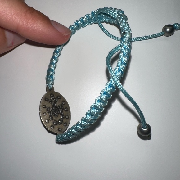 Mother Mary Pull String Bracelet - Picture 2 of 5